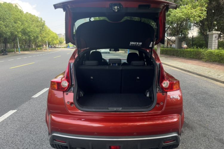 Used Infiniti ESQ 2014 1.6L Spontaneous Edition
