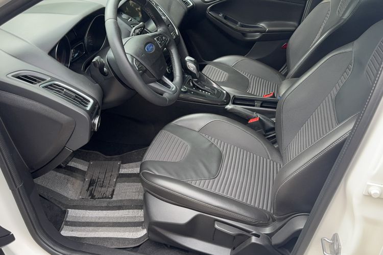 Used Ford Focus 2017 Sedan EcoBoost 180 Automatic Elite Model Interior 1