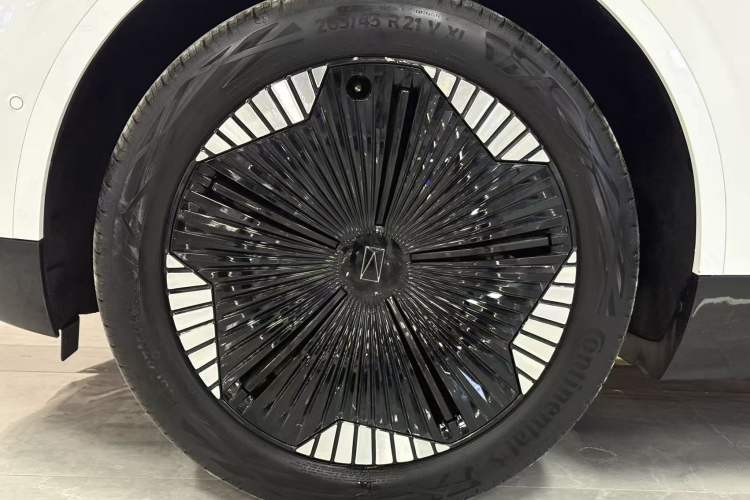 Used Avatr 11 2023 HarmonyOS Version Smart Enjoyment Upgrade Model 90-Degree Rear-Wheel Drive Edition
