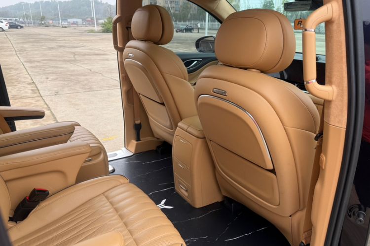 Used VOYAH Dream 2024 PHEV Ultra-Long Range Flagship Edition Interior 5