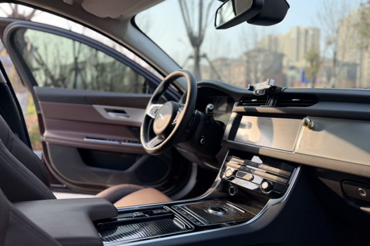 Used Jaguar XFL 2019 XFL 2.0T 250 PS Two-Wheel-Drive Luxury Edition