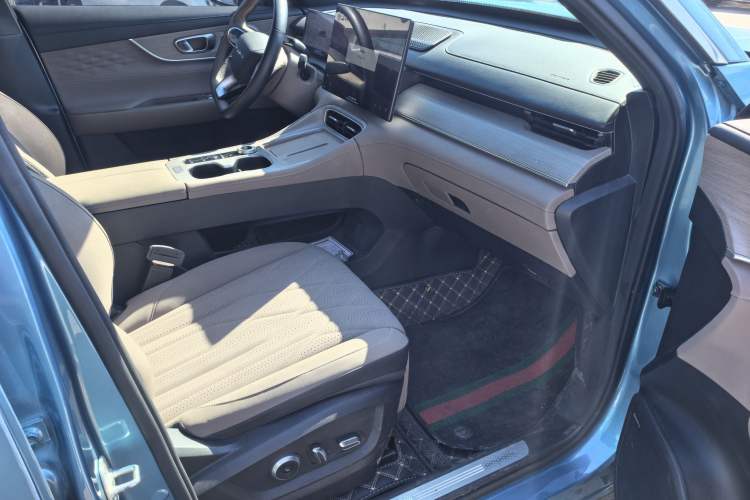 Used Chery Tiggo 8 PLUS C-DM 2025 1.5T 116 km Prestige Version 5 Seats Interior 12