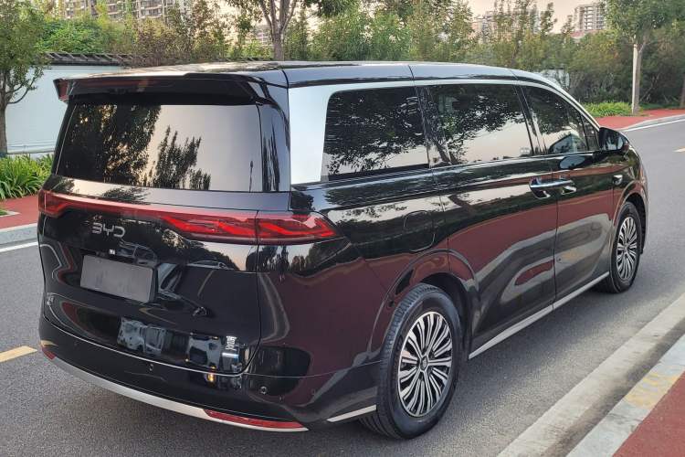 Used BYD Xia 2025 DM-i 1.5T 180km Beyond Edition Exterior 4