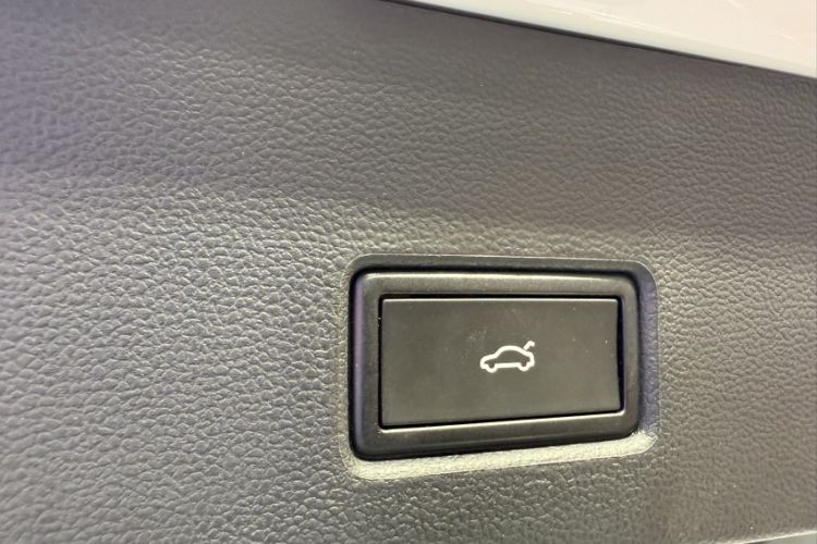 Used Volkswagen T-ROC 2021 280TSI DSG Two-Wheel Drive Comfort Connect Edition Interior 1