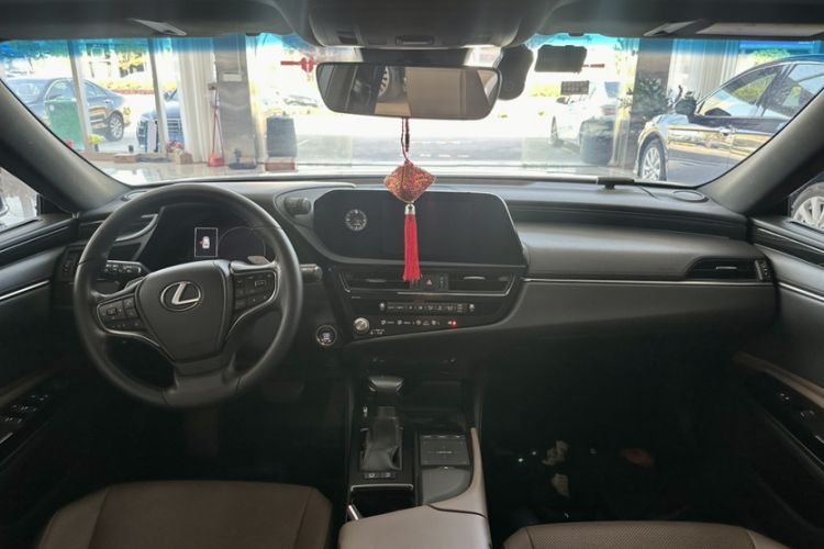 Used Lexus ES 2021 200 Excellence Edition
