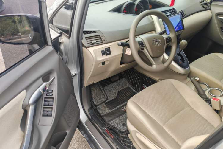 Used Toyota Verso 2015 180E CVT Crossover Edition
