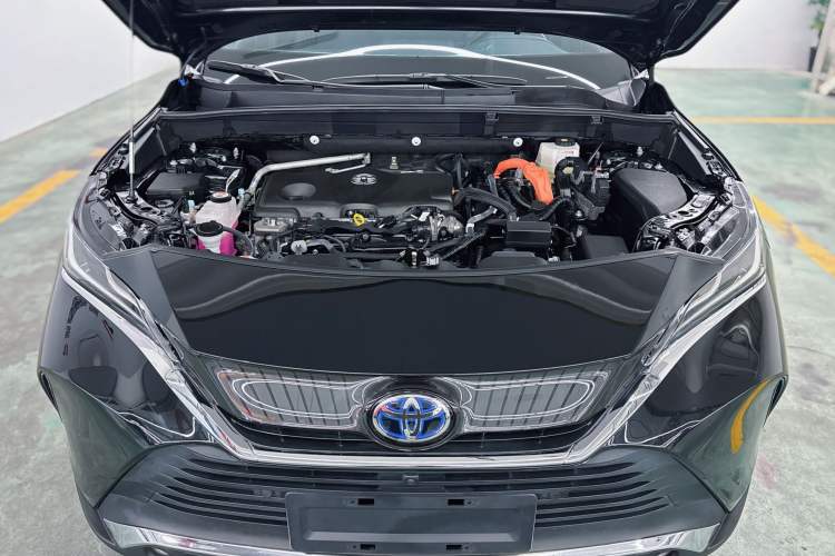 Used Toyota Harrier 2023 Dual-Motor 2.5L CVT 4x4 Deluxe Edition