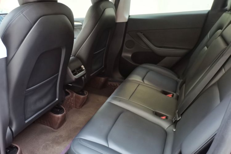 Used Tesla Model Y 2021 Long-Range All-Wheel-Drive Version Interior 5