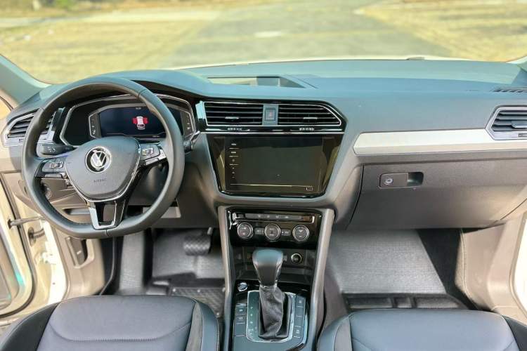 Used Volkswagen Tiguan L 2021 330TSI Automatic Two-Wheel Drive Smart Edition
