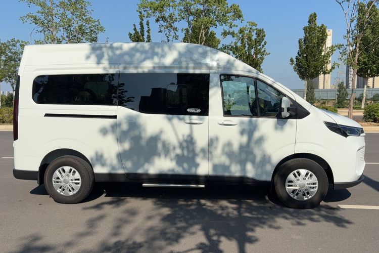 Used Iveco Fidato 2023 B33 Commercial Bus 2.0T 110 kW Manual Transmission Starlight Edition High Roof
