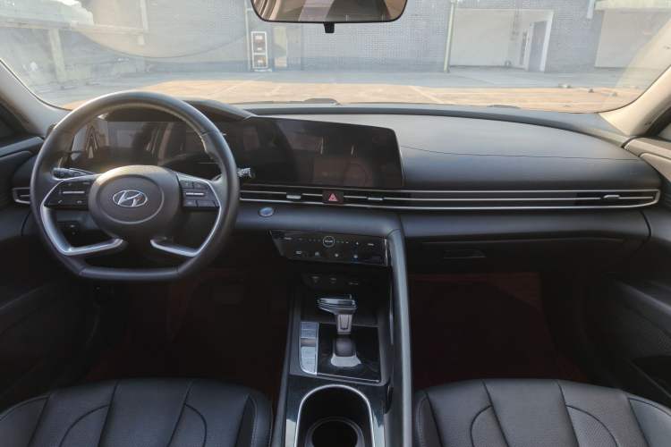 Used Hyundai Elantra 2022 1.5L CVT LUX Prestige Edition Audio And AC Panel