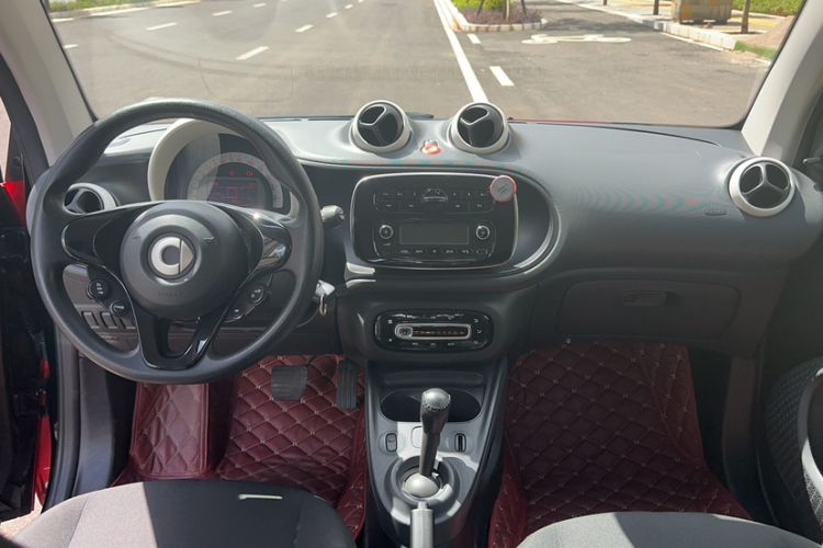 Used smart fortwo 2015 1.0L 52 kW hardtop Dynamic version