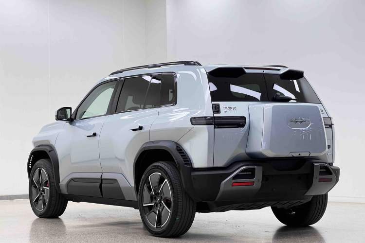 Used Formula Leopard Titanium 3 2025 501KM All-Wheel Drive Intelligent Driving Ultra Version Exterior 5