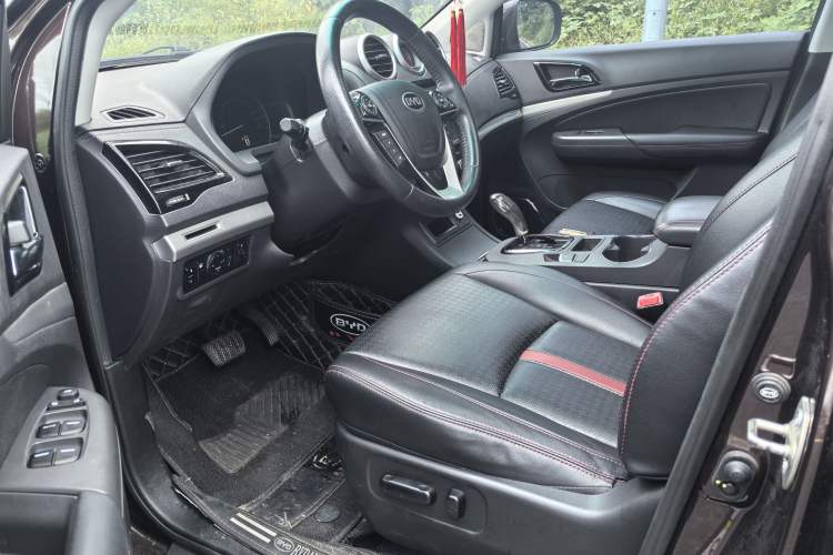 Used BYD S7 2015 2.0T Automatic Prestige Model
