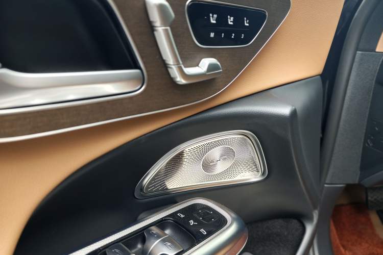 Used Mercedes-Benz E-Class 2025 E 300 L Luxury Model Interior 4