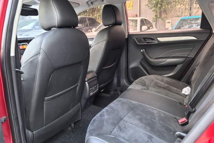 Used Roewe i6 New Energy 2017 45T Hybrid Connective Smart Luxury Edition Interior 6