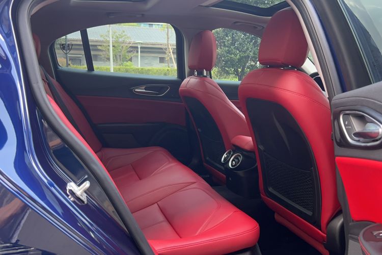 Used Alfa Romeo Giulia 2017 2.0T 200HP Luxury Edition
