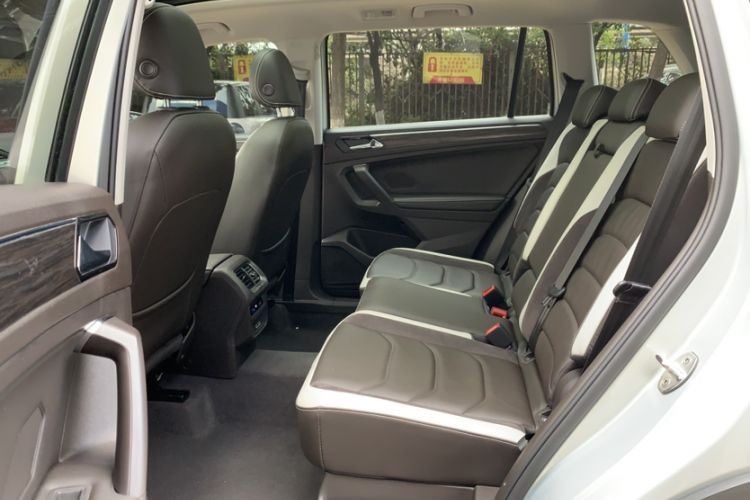 Used Volkswagen Tiguan L 2018 380TSI Automatic All-Wheel Drive Luxury Edition Interior 2