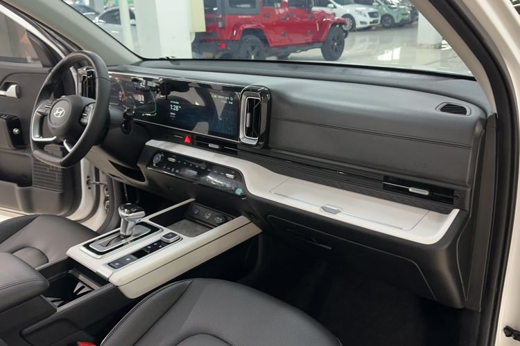 Used Hyundai ix35 2023 Musso 2.0L Deluxe Edition DLX Interior 12