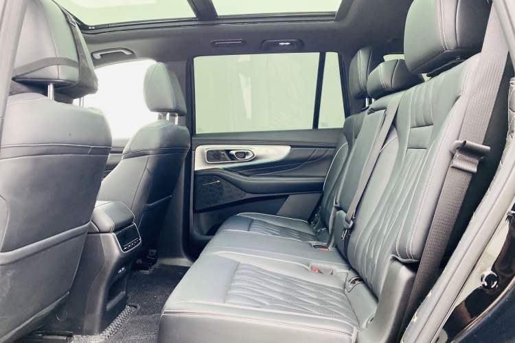 Used GAC Trumpchi GS8 2024 Linghang Series 2.0 TGDI Two-Wheel Drive Luxury Smart Connectivity Version Interior 4