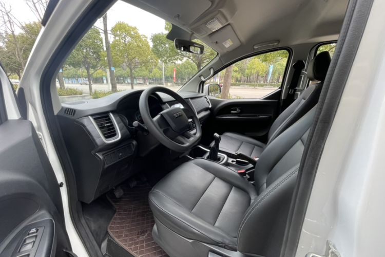 Used SRM Gold Hiace 2024 2.0L Travel Lion 9-Seater Central Air Conditioning
