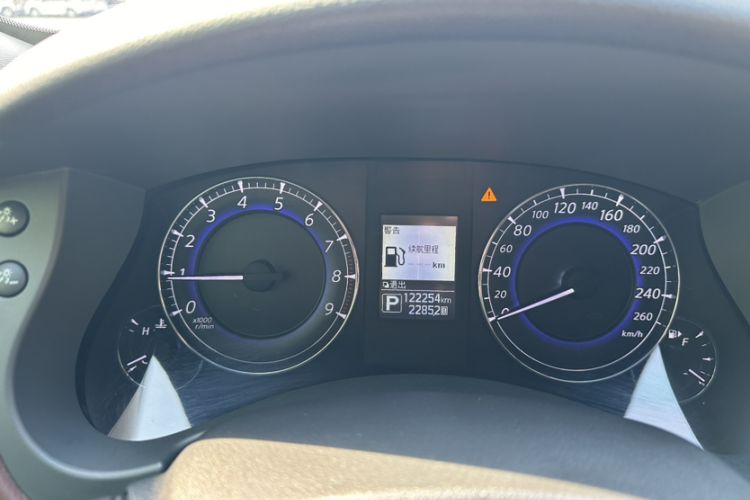 Used Infiniti QX50 2015 2.5L Enjoyment Edition Odometer Close Up