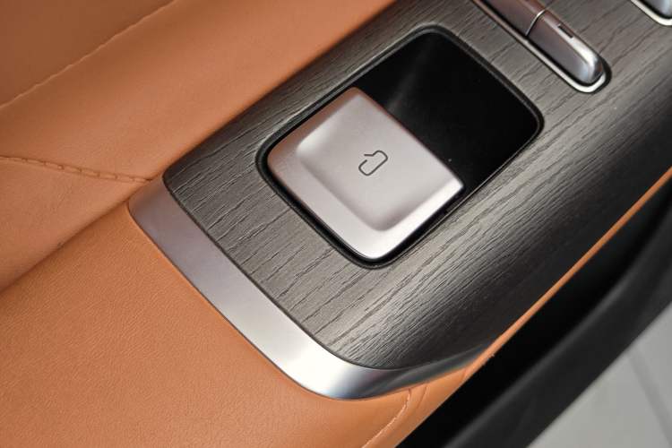 Used CHANGAN CS75 PLUS 2025 4th Generation 1.5T New Blue Whale Smart Flagship Version Interior 1