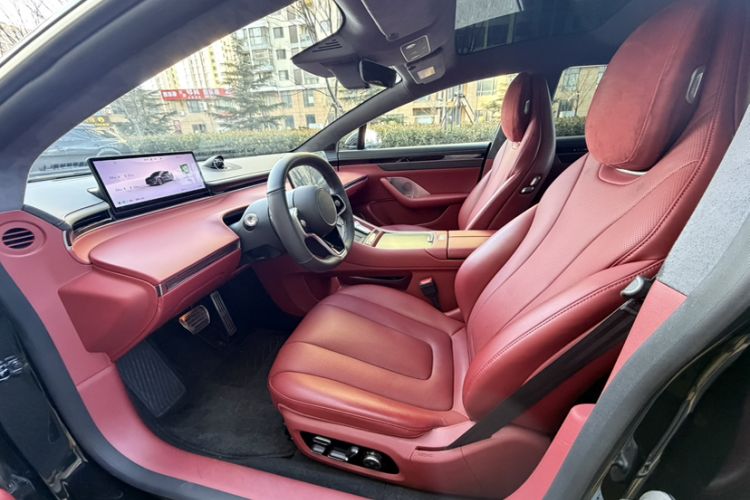 Used Hima Luxeed S7 2025 855 km Max
