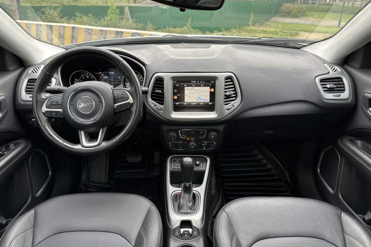 Used Jeep Compass 2017 200T Automatic Family Edition Interior 7