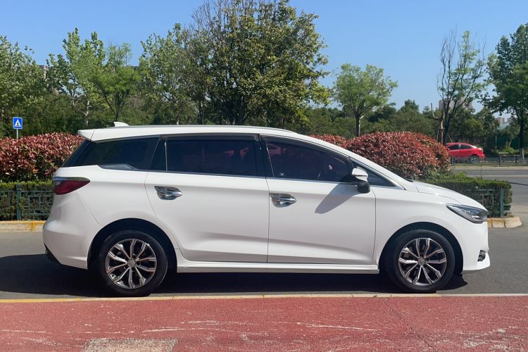Used BYD Song MAX 2019 1.5T Automatic Smart Connect Prestige Model 6 Seats China V Standard Exterior 3
