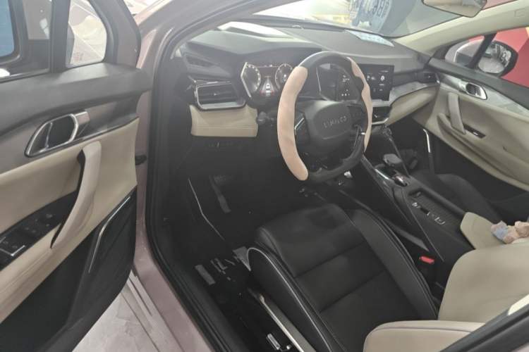 Used Lynk & Co 06 EM-P 2022 PHEV 84 km Range Pro Version
