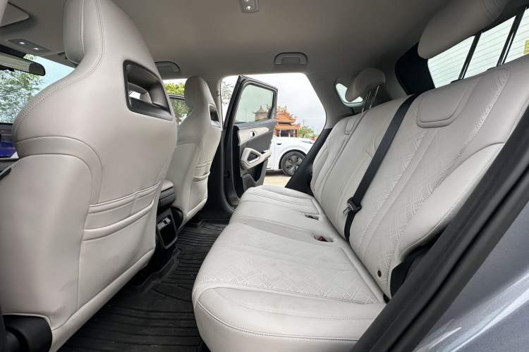 Used BYD Yuan UP 2024 401KM Leading Edition Interior 7