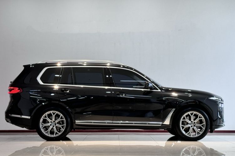 Used BMW X7 2023 xDrive40i Luxury Package with Leading Features