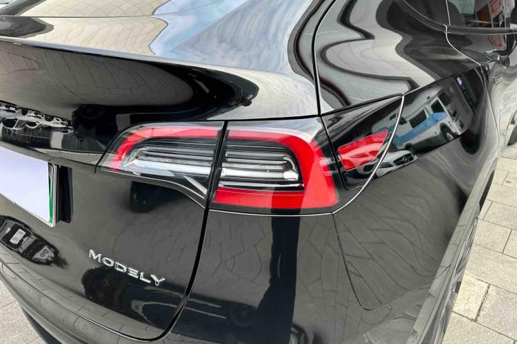 Used Tesla Model Y 2023 Rear-Wheel-Drive Version
