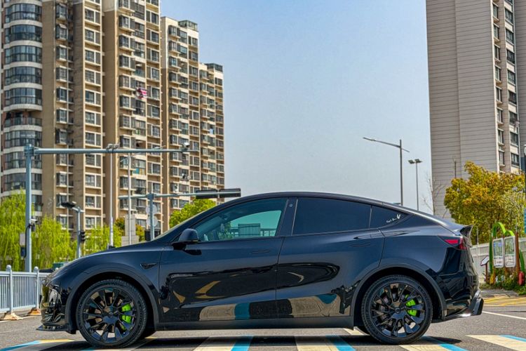 Used Tesla Model Y 2021 Long-Range All-Wheel-Drive Version 3D7