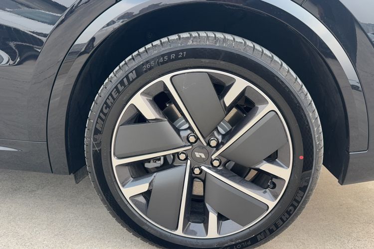 Used Li Auto L9 2025 Pro Smart Refreshed Edition
