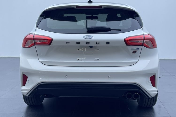 Used Ford Focus 2021 Hatchback EcoBoost 180 Automatic Titanium Edition Exterior 3