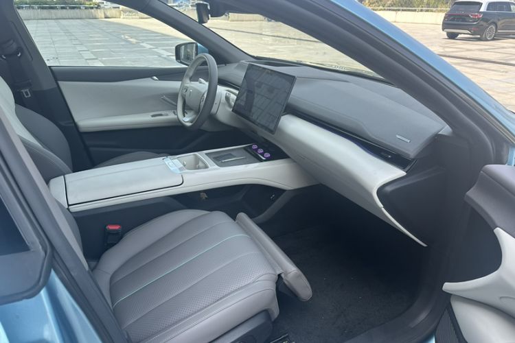 Used Deepal L07 2024 230Max Qiankun Intelligent Driving ADS SE Range-Extended Version Interior 3