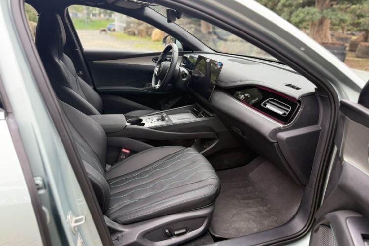 Used BYD Seal 06 New Energy 2025 DM-i Intelligent Drive 120KM Flagship Model Interior 4