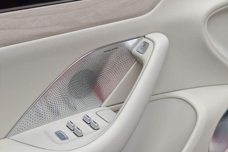 Used Hima Luxeed S7 2025 785 km Ultra