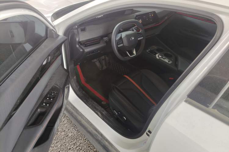 Used CHANGAN UNI-V 2024 1.5T Prestige Edition
