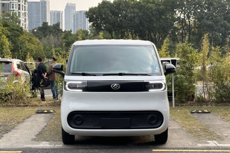 Used SAIC MAXUS Dana V1 2024 V1 Long Wheelbase Low Roof (51 kWh)