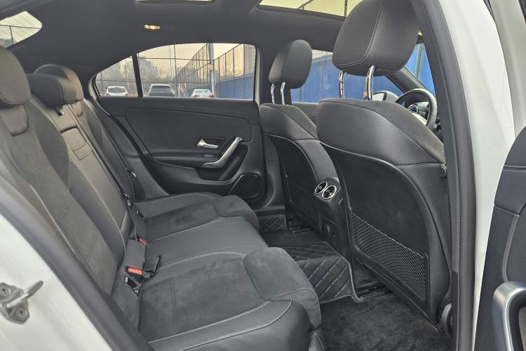 Used Mercedes-Benz A-Class 2022 Second Facelift A 200 L Sport Sedan Fashion Version Interior 4