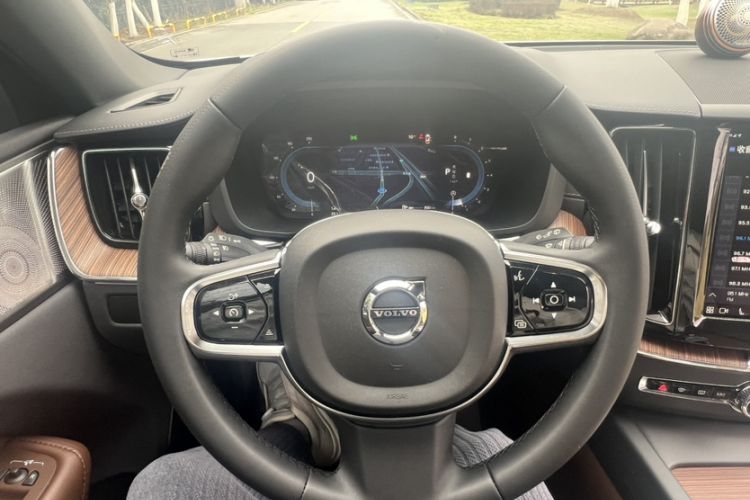 Used Volvo XC60 2024 B5 4x4 Smart Luxury Edition
