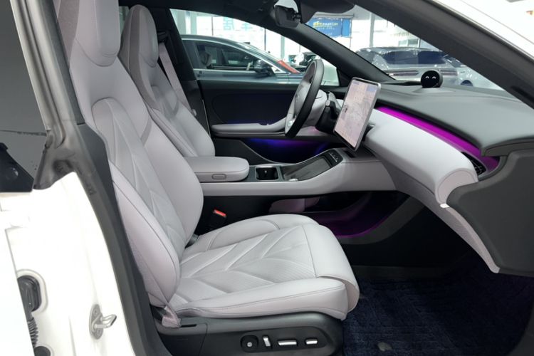 Used Nio ET5T 2025 75 kWh Touring Right Front Seat