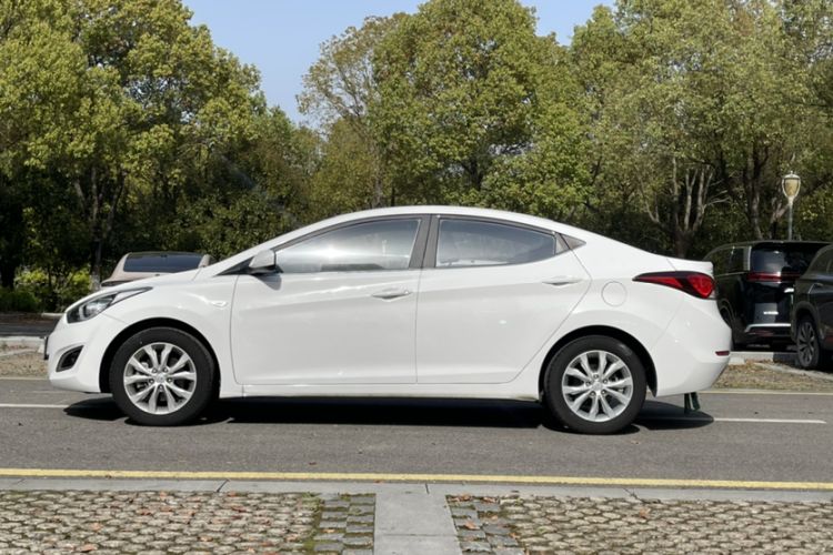 Used Hyundai Elantra (5th Generation / Langdong) 2016 1.6L Automatic Smart Version Exterior 5