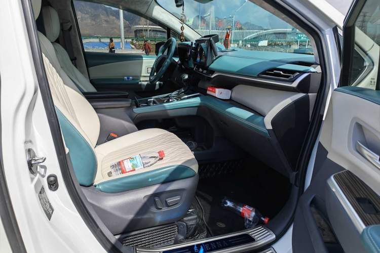 Used Toyota SIENNA 2021 2.5L Hybrid Comfort Edition Right Front Seat