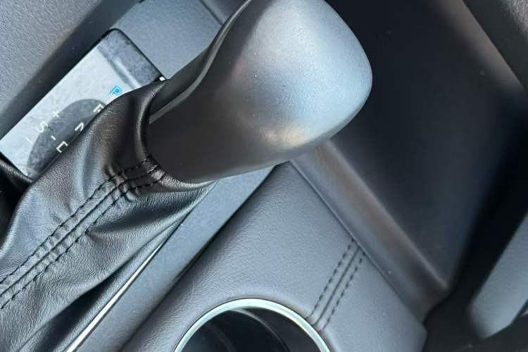 Used Toyota Avalon 2019 Dual-Engine 2.5L XLE Prestige Version China VI Standard