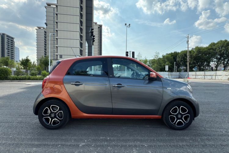 Used smart forfour 2016 0.9T 66 kW Pioneer Edition