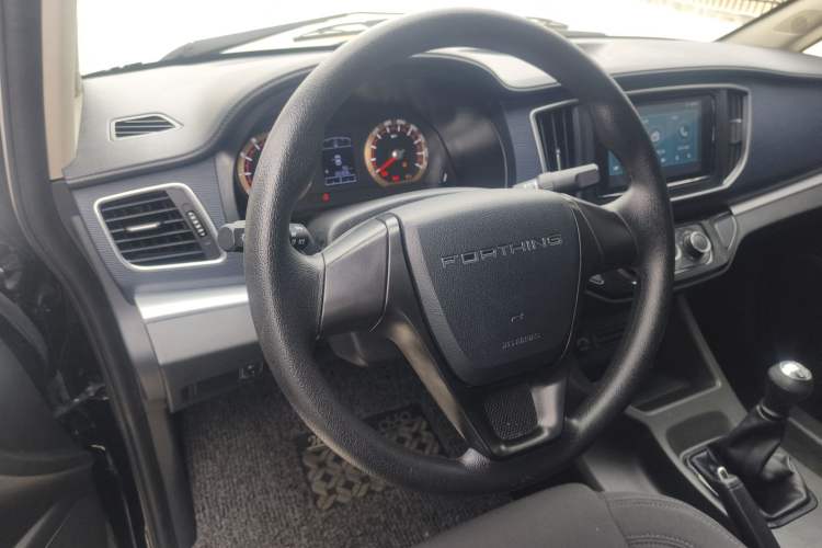 Used FORTHING Lingzhi 2023 M5L 1.6L Comfort 9-Seater Interior 5